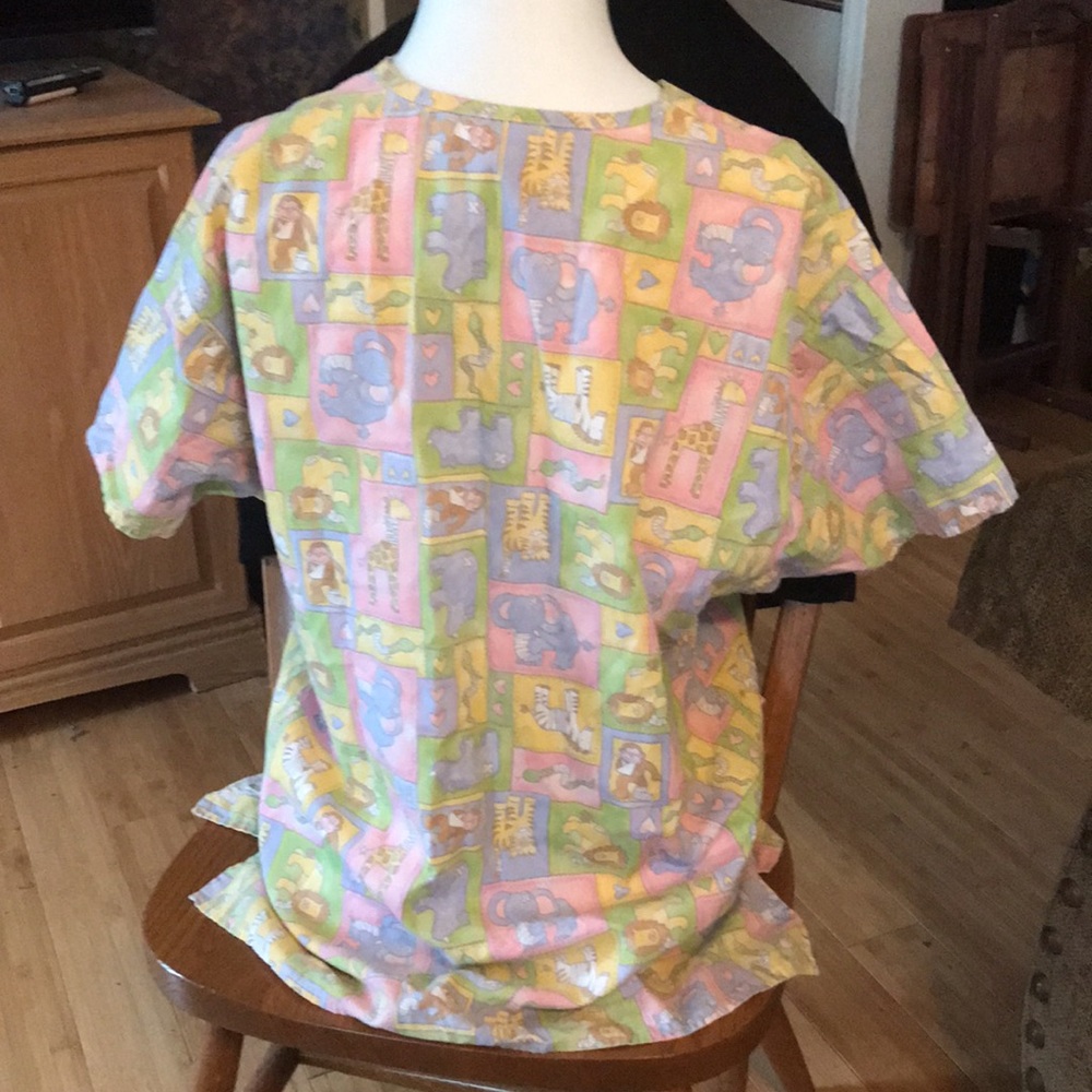Scrub top - Picture 2 of 5